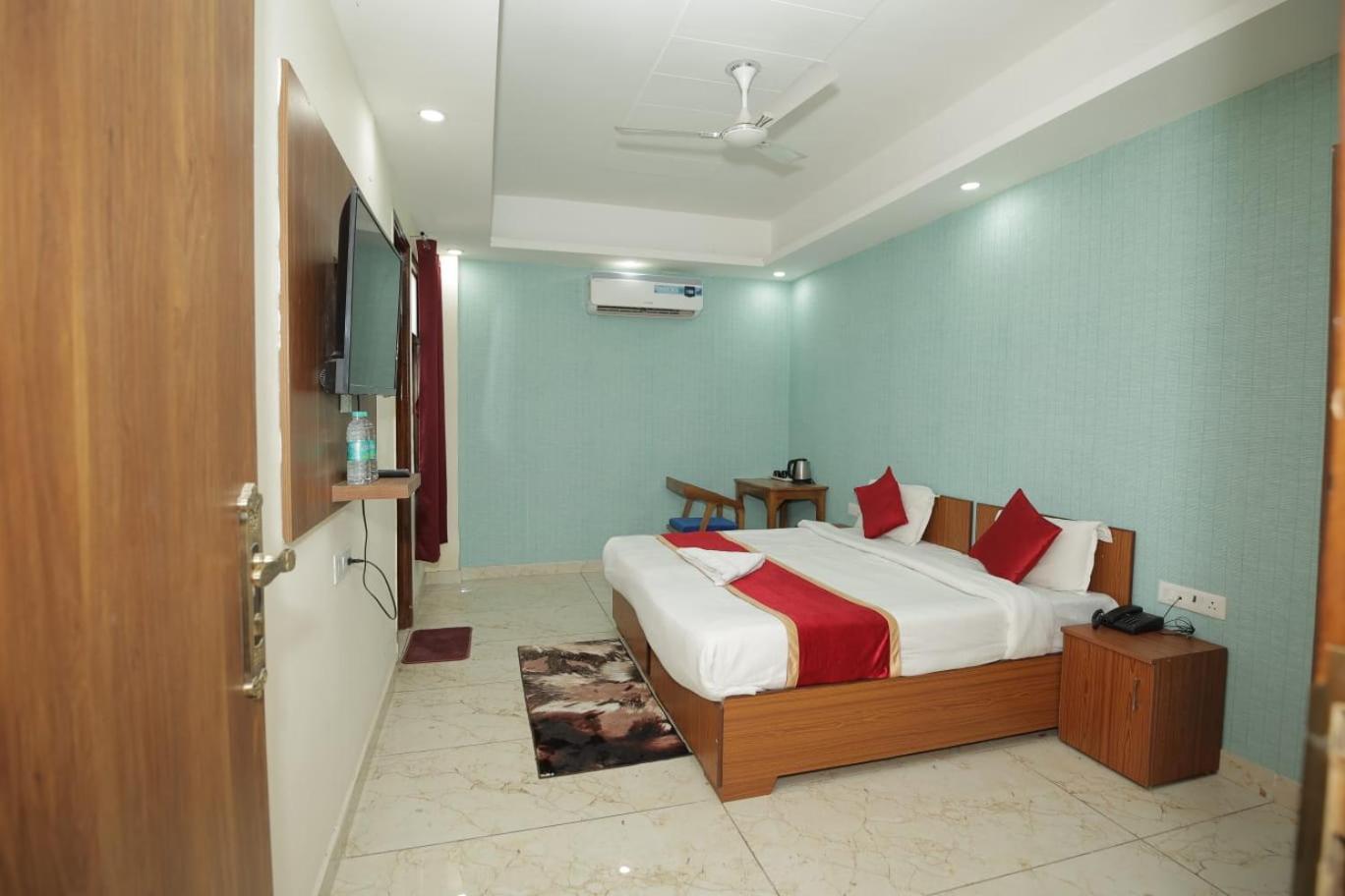 Hotel The Anvi Residency Sector 122 Noida Zewnętrze zdjęcie