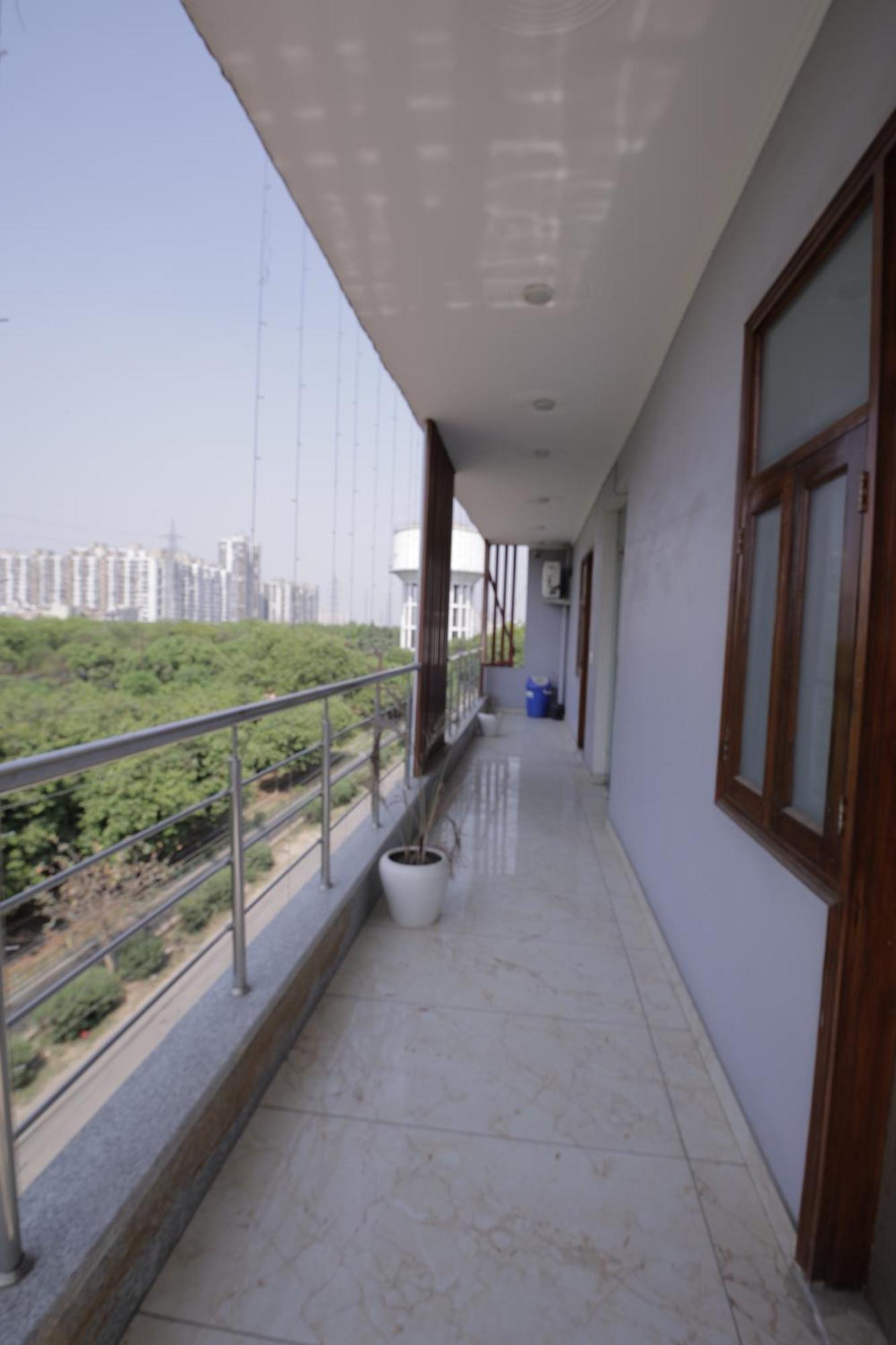Hotel The Anvi Residency Sector 122 Noida Zewnętrze zdjęcie